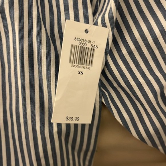 Woman’s Old navy boyfriend shirt sz XS - Picture 3 of 3